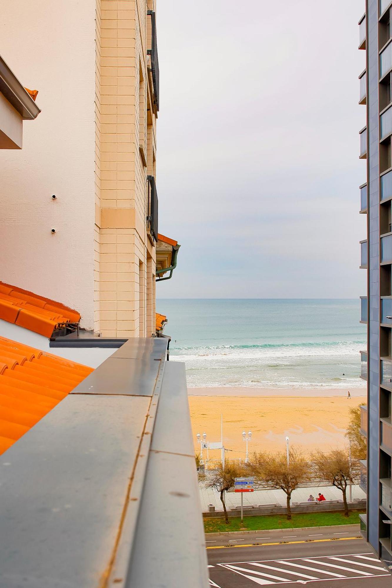 Atico Con Terraza En Playa De San Lorenzo Χιχόν Εξωτερικό φωτογραφία
